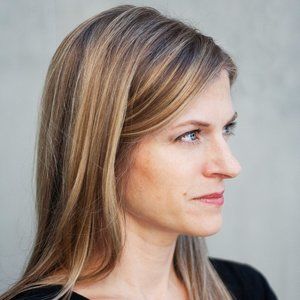 Welcome to my closet! Like me to receive updates!